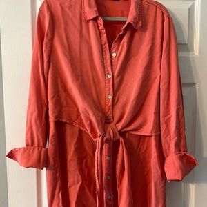 T&W Designs from Steinmart coral orange size Xl top. Has tie in front.